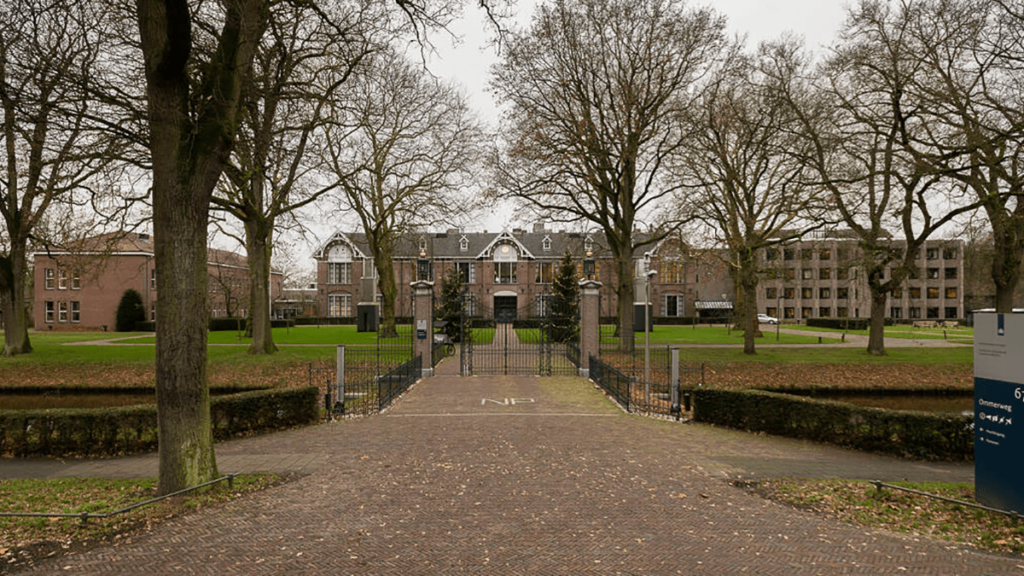 Patiënten Veldzicht helpen gemeente Hardenberg met netjes houden Balkbrug Hardenberg20211223 min
