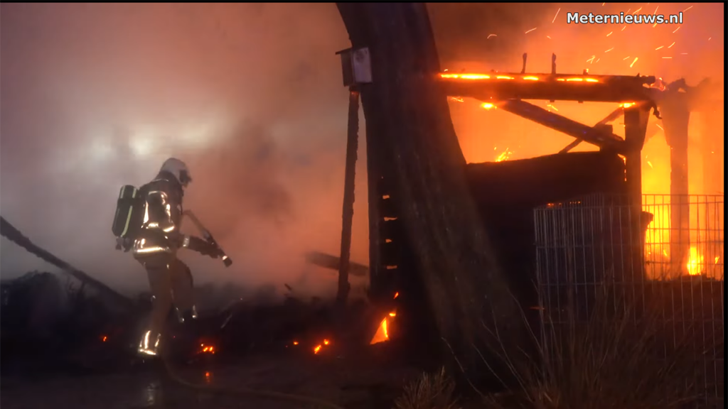 Brand bijgebouw aan de Noord Stegeren