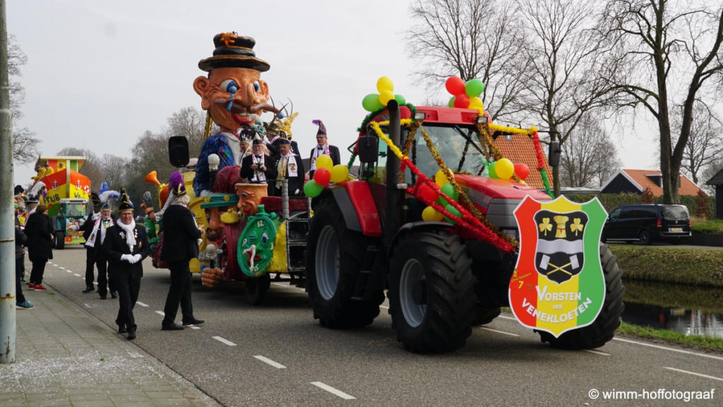 Vorstelijke collecte voor WensAmbulance Oost-Nederland tijdens Kloetendonkse carnavalsoptocht Vorstelijke collecte voor WensAmbulance Oost-Nederland tijdens Kloetendonkse carnavalsoptocht