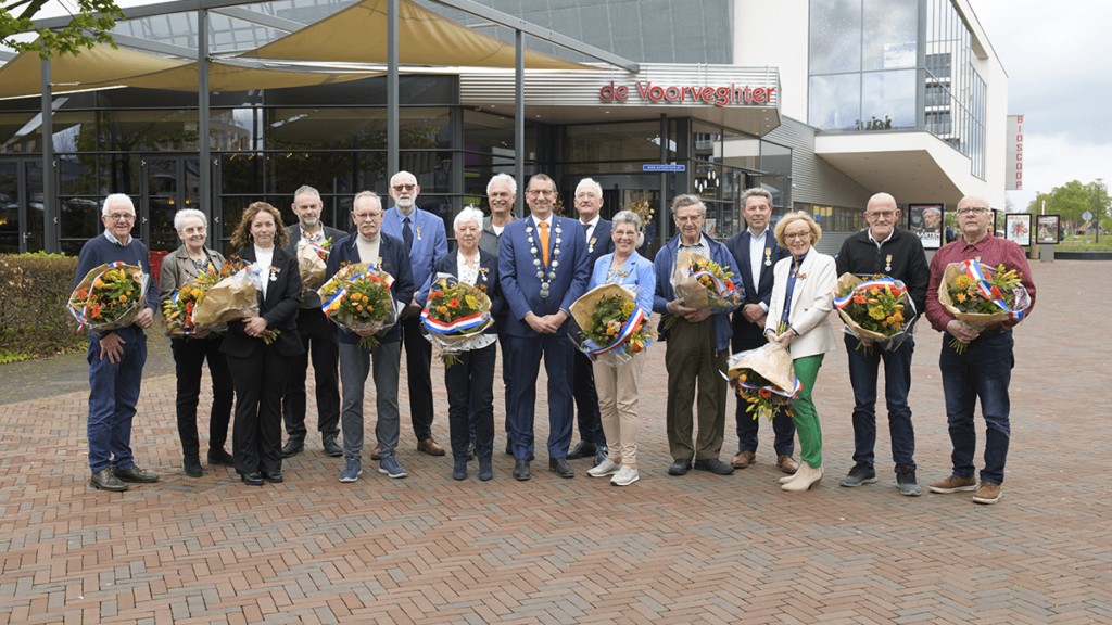 Lintjesregen in Hardenberg: 16 inwoners in het zonnetje gezet Lintjesregen in Hardenberg: 16 inwoners in het zonnetje gezet