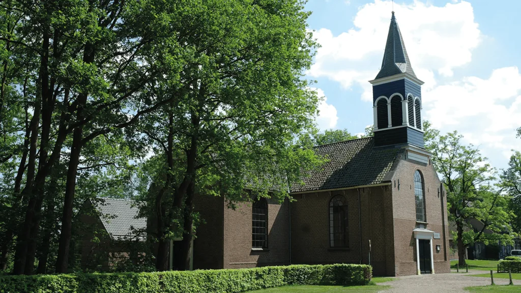 Ommer Mannenkoor betovert Balkbrug met melodieuze klanken