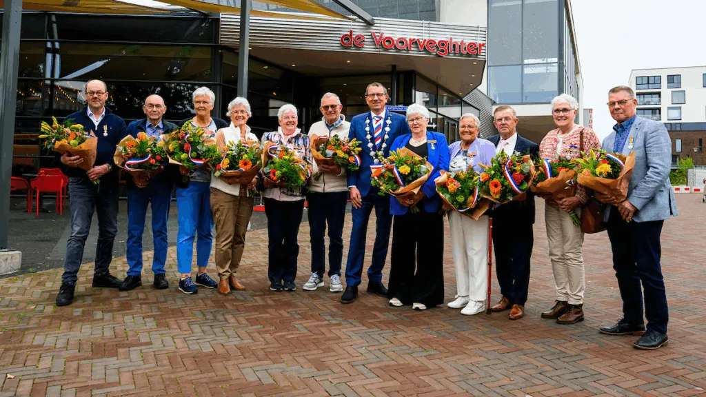 Lintjesregen in Hardenberg voor 11 vrijwilligers Lintjesregen in Hardenberg voor 11 vrijwilligers