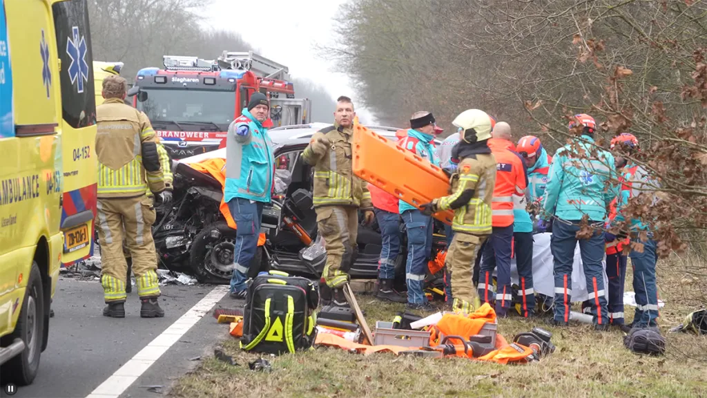 Dodelijk ongeluk op N377 bij Dedemsvaart: weg afgesloten