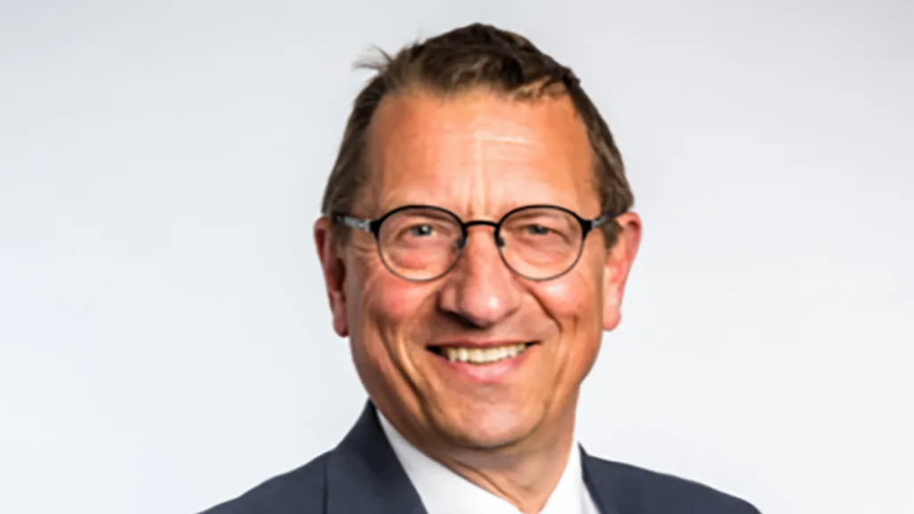 Maarten Offinga blijft burgemeester van Hardenberg Maarten Offinga blijft burgemeester van Hardenberg