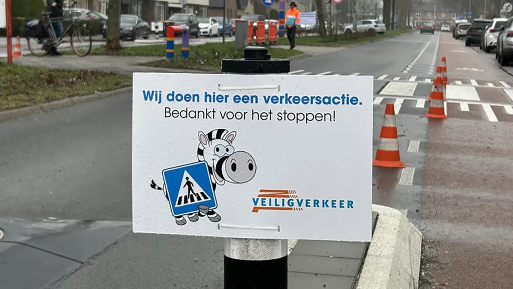 Veilige schoolzone en 30 km/u voor Langewijk Dedemsvaart Veilige schoolzone en 30 km/u voor Langewijk Dedemsvaart
