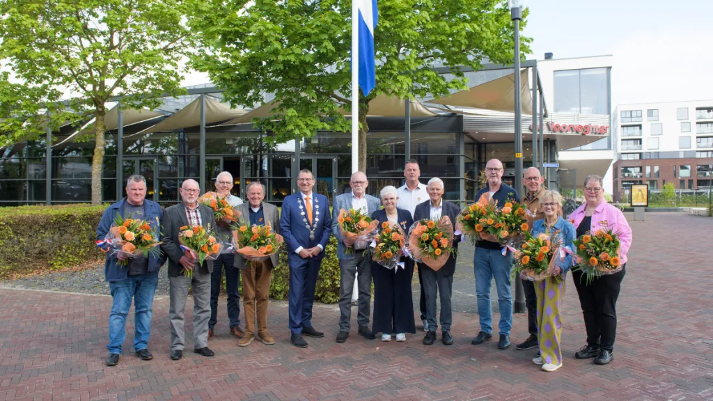 Lintjesregen in Hardenberg: 21 inwoners koninklijk onderscheiden Lintjesregen in Hardenberg: 21 inwoners koninklijk onderscheiden