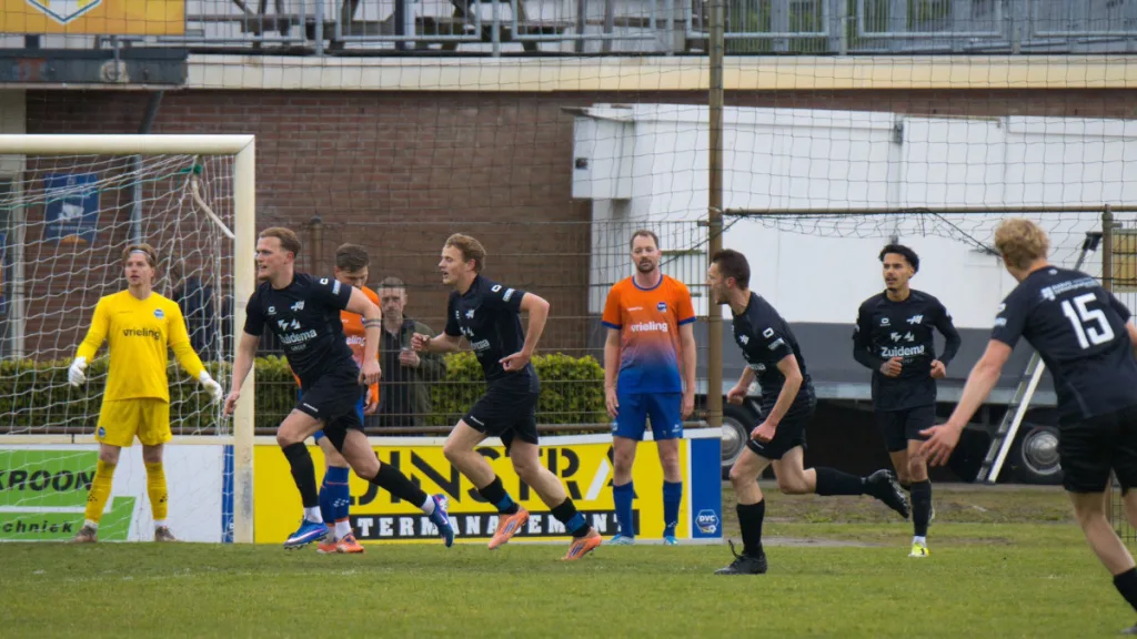 Pijnlijke 1-7 nederlaag voor DVC tegen VV Hoogeveen Pijnlijke 1-7 nederlaag voor DVC tegen VV Hoogeveen